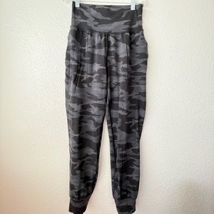 ATHLETA Salutation Jogger Camo
